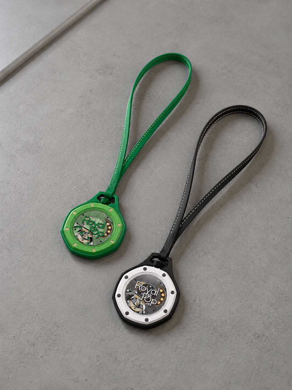 AP x Swatch Royal Pop брелок желтый
