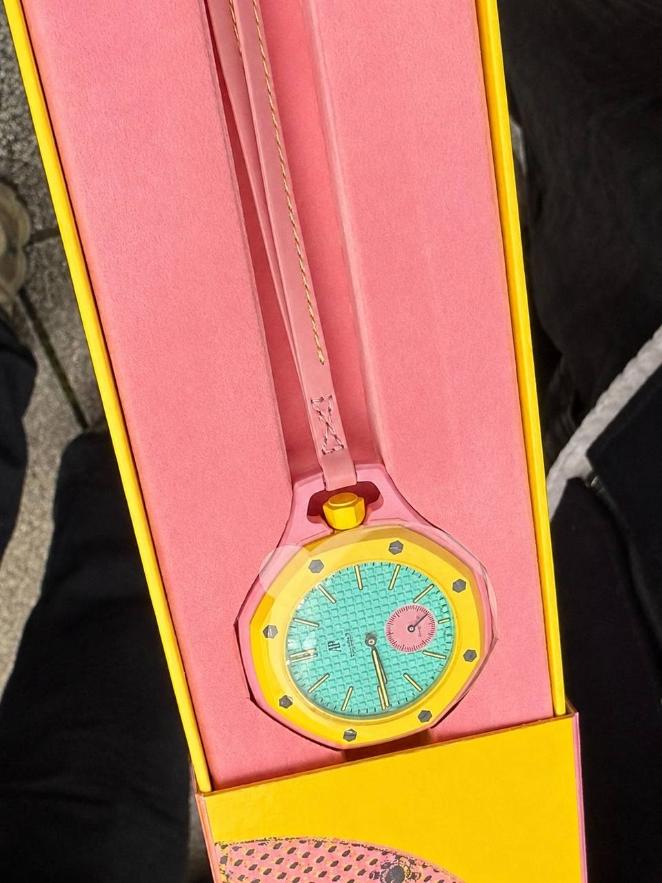 AP x Swatch Royal Pop карманные часы
